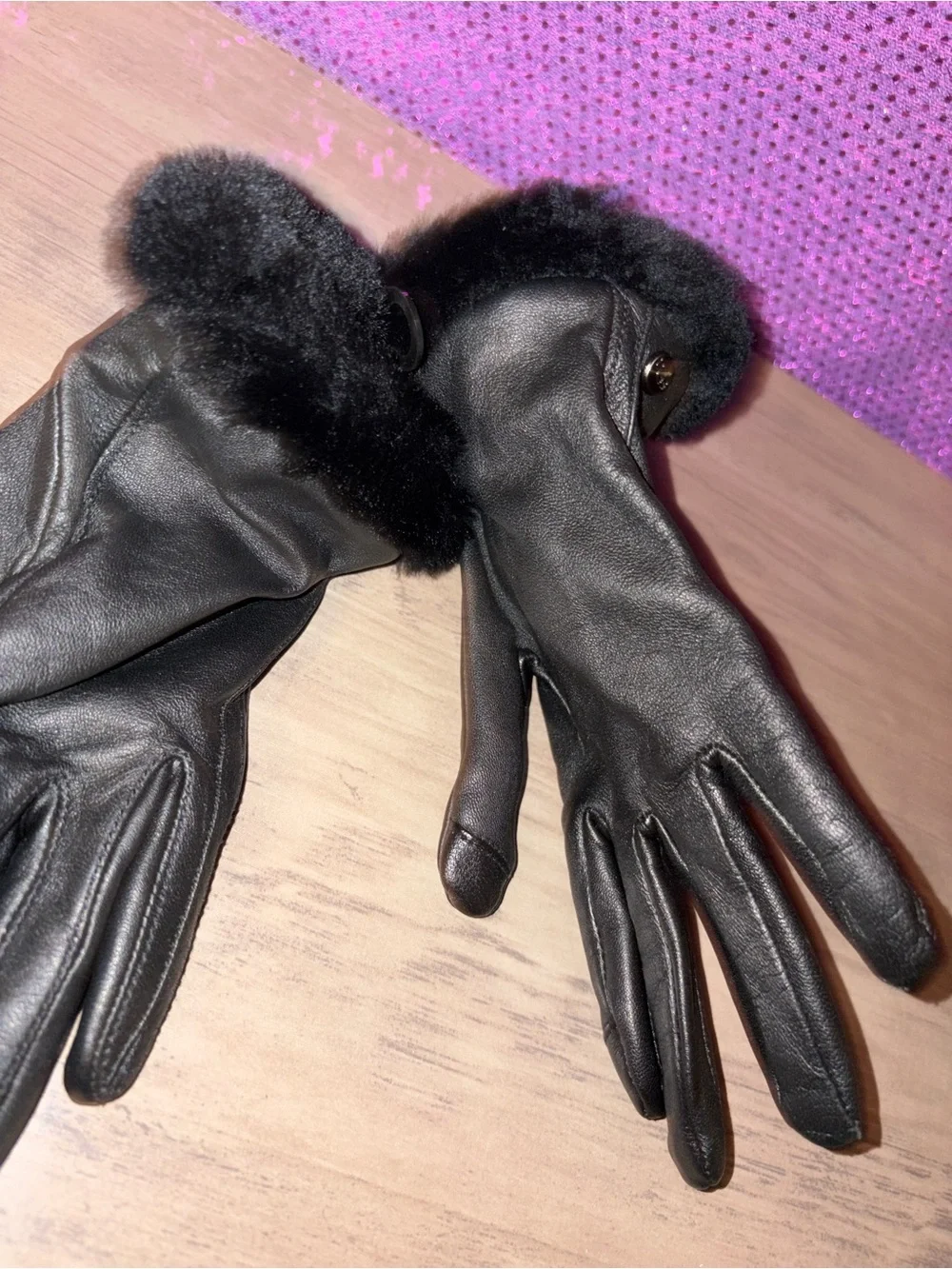 🆕💜UGG NWT Black Genuine Leather Gloves Real Fur Trim Wool Cashmere Lining Size M